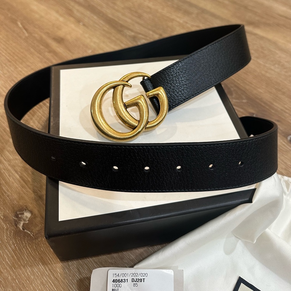 Gucci Black Leather Gold Emblem Belt size 85